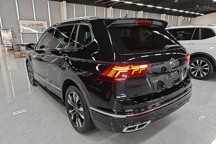 Used Volkswagen Tiguan L 2022 380TSI Automatic All-Wheel Drive R-Line Enhanced Comfort 7-Seater Rear Left 45 Deg