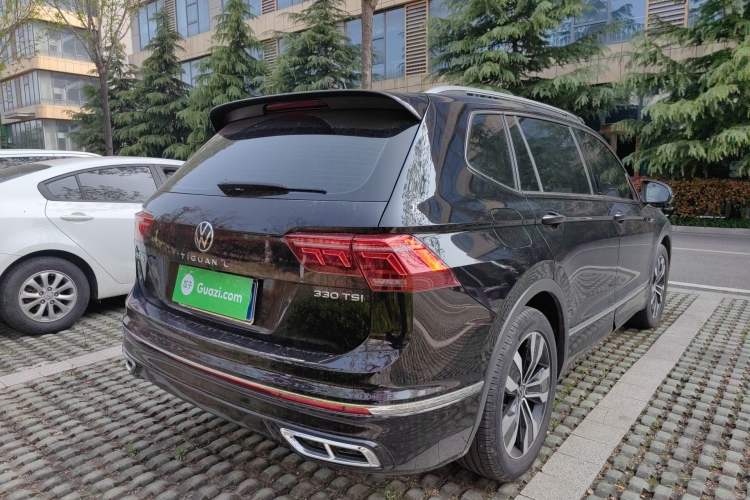 Used Volkswagen Tiguan L 2022 330TSI Automatic Two-Wheel Drive R-Line Enhanced Edition Rear Right 45 Deg