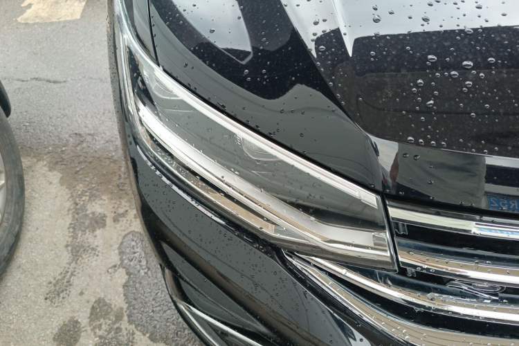 Used Volkswagen Tiguan L 2022 380TSI Automatic All-Wheel Drive R-Line Enhanced Comfort 7-Seater Right Front Headlight
