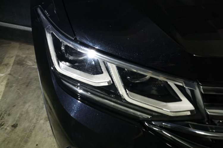 Used Volkswagen Tiguan L 2022 330TSI Automatic Two-Wheel Drive R-Line Flagship Edition Right Front Headlight