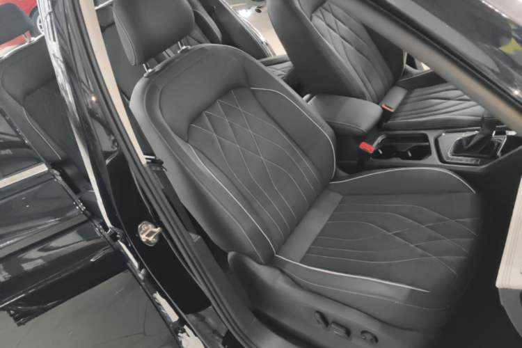 Used Volkswagen Tiguan L 2022 330TSI Automatic Two-Wheel Drive R-Line Enhanced Edition Right Front Seat