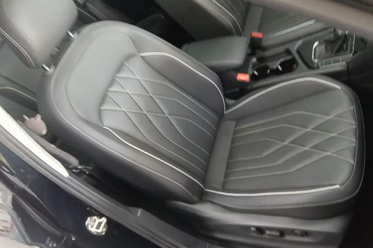 Used Volkswagen Tiguan L 2022 330TSI Automatic Two-Wheel Drive Smart Edition Right Front Seat