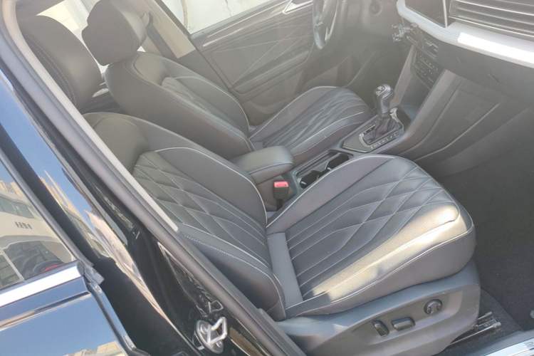 Used Volkswagen Tiguan L 2022 330TSI Automatic Two-Wheel Drive R-Line Enhanced Edition Right Front Seat