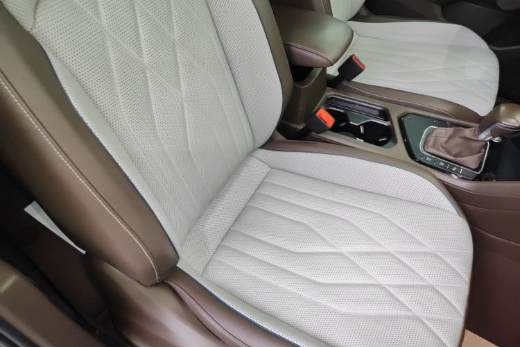Used Volkswagen Tiguan L 2022 330TSI Automatic Two-Wheel Drive R-Line Enhanced Edition Right Front Seat