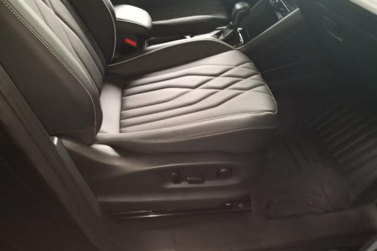 Used Volkswagen Tiguan L 2022 330TSI Automatic Two-Wheel Drive Smart Edition Right Front Seat