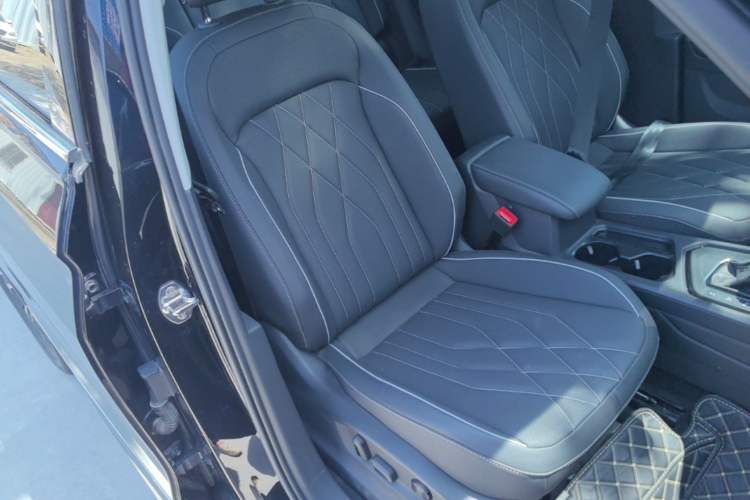 Used Volkswagen Tiguan L 2022 330TSI Automatic Two-Wheel Drive R-Line Enhanced Edition Right Front Seat