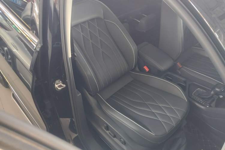 Used Volkswagen Tiguan L 2022 330TSI Automatic Two-Wheel Drive R-Line Enhanced Edition Right Front Seat