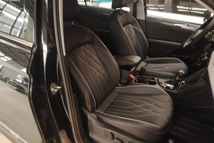 Used Volkswagen Tiguan L 2022 330TSI Automatic Two-Wheel Drive R-Line Enhanced Edition Right Front Seat
