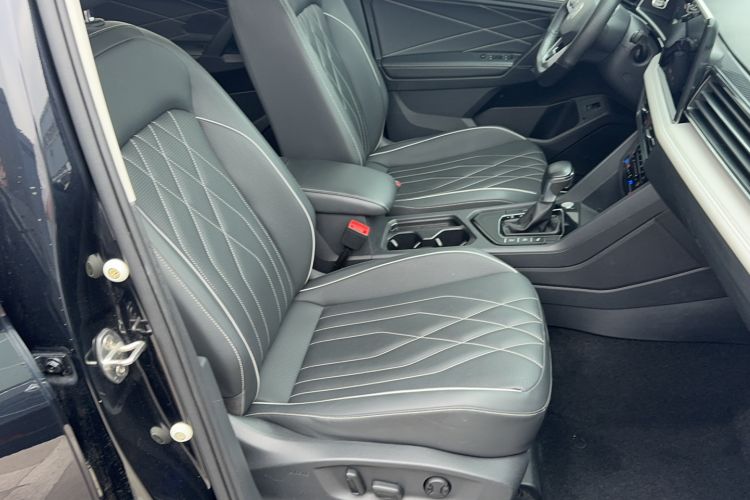 Used Volkswagen Tiguan L 2022 330TSI Automatic Two-Wheel Drive R-Line Enhanced Edition Right Front Seat