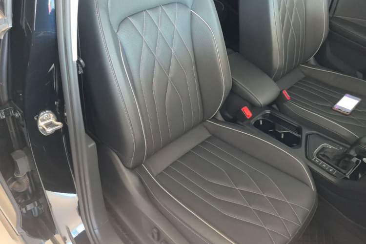 Used Volkswagen Tiguan L 2022 330TSI Automatic Two-Wheel Drive R-Line Enhanced Edition Right Front Seat