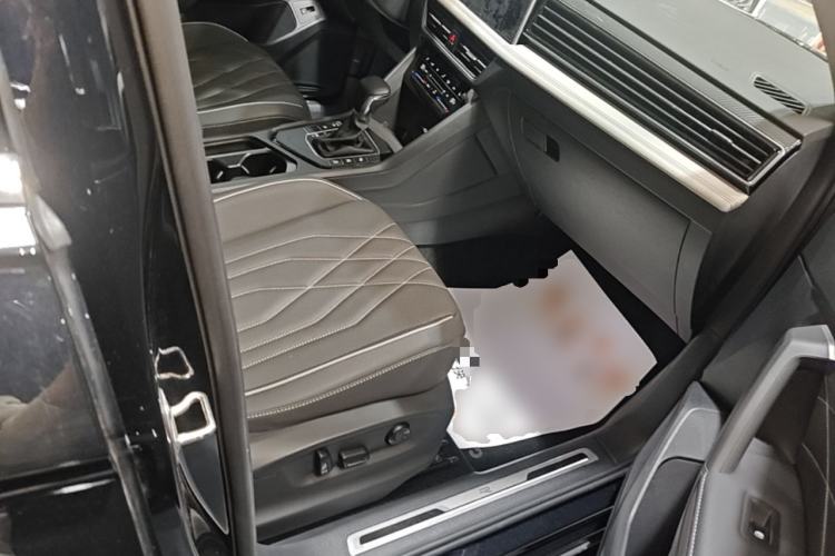 Used Volkswagen Tiguan L 2022 330TSI Automatic Two-Wheel Drive R-Line Enhanced Edition Right Front Seat