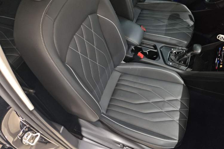 Used Volkswagen Tiguan L 2022 330TSI Automatic Two-Wheel Drive Smart Edition Right Front Seat