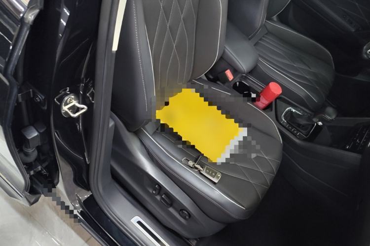 Used Volkswagen Tiguan L 2022 330TSI Automatic Two-Wheel Drive R-Line Enhanced Edition Right Front Seat