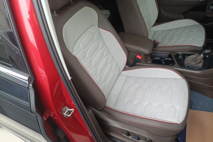 Used Volkswagen Tiguan L 2022 380TSI Automatic All-Wheel Drive R-Line Flagship 7-Seater Right Front Seat