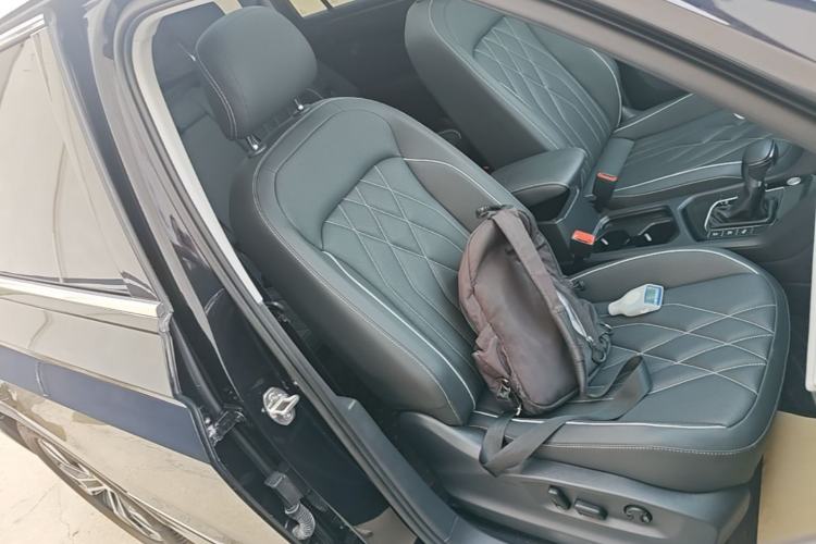 Used Volkswagen Tiguan L 2022 330TSI Automatic Two-Wheel Drive R-Line Enhanced Edition Right Front Seat