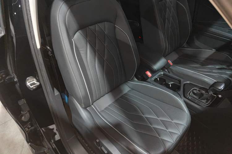 Used Volkswagen Tiguan L 2022 330TSI Automatic Two-Wheel Drive Smart Edition Right Front Seat