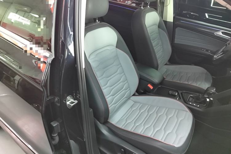 Used Volkswagen Tiguan L 2022 330TSI Automatic Two-Wheel Drive R-Line Flagship Edition Right Front Seat