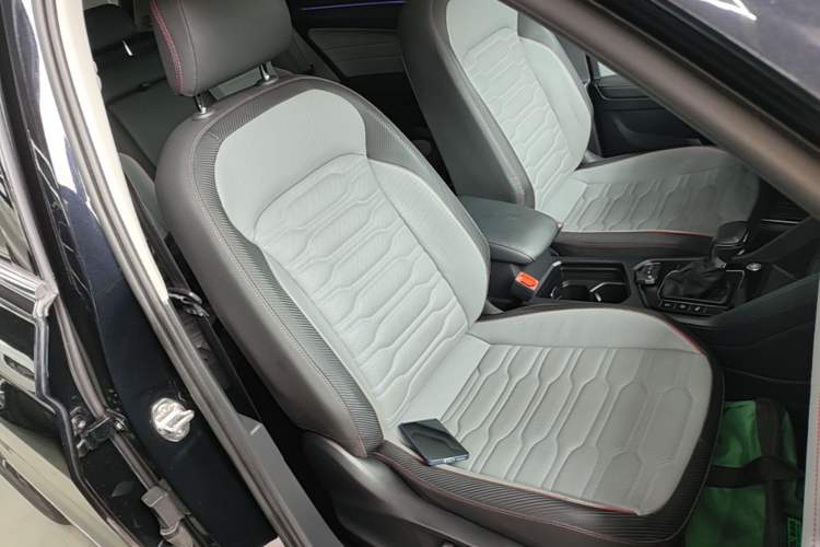 Used Volkswagen Tiguan L 2022 330TSI Automatic Two-Wheel Drive R-Line Flagship Edition Right Front Seat