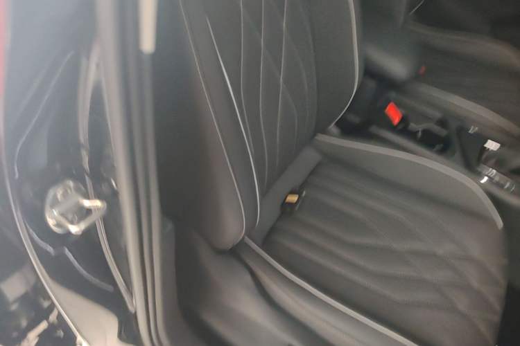 Used Volkswagen Tiguan L 2022 330TSI Automatic Two-Wheel Drive R-Line Enhanced Edition Right Front Seat