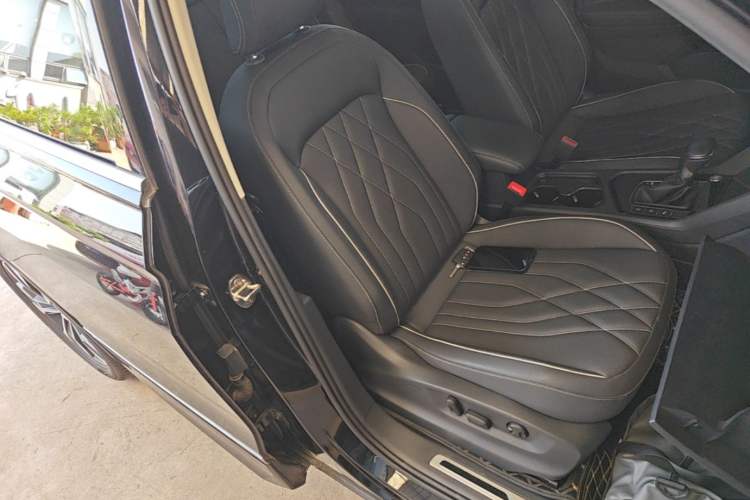 Used Volkswagen Tiguan L 2022 330TSI Automatic Two-Wheel Drive R-Line Enhanced Edition Right Front Seat