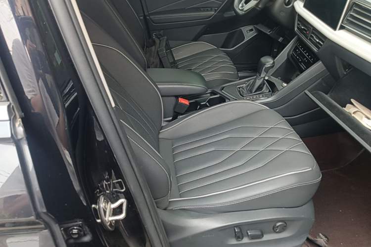 Used Volkswagen Tiguan L 2022 330TSI Automatic Two-Wheel Drive R-Line Enhanced Edition Right Front Seat