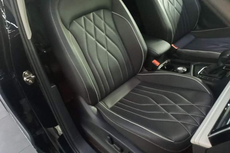 Used Volkswagen Tiguan L 2022 330TSI Automatic Two-Wheel Drive Smart Edition Right Front Seat