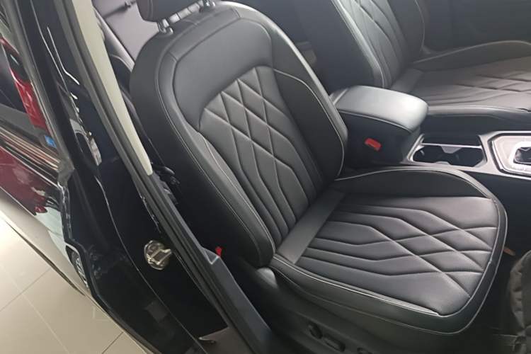 Used Volkswagen Tiguan L 2022 330TSI Automatic Two-Wheel Drive Smart Edition Right Front Seat