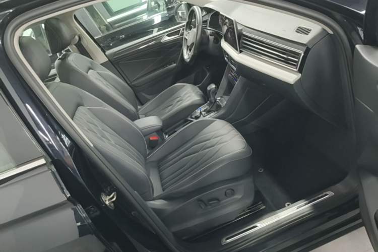 Used Volkswagen Tiguan L 2022 330TSI Automatic Two-Wheel Drive R-Line Enhanced Edition Right Front Seat