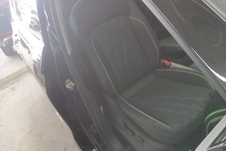 Used Volkswagen Tiguan L 2022 330TSI Automatic Two-Wheel Drive R-Line Enhanced Edition Right Front Seat