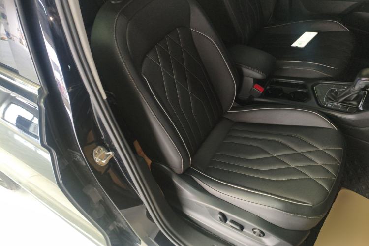 Used Volkswagen Tiguan L 2022 330TSI Automatic Two-Wheel Drive Smart Edition Right Front Seat