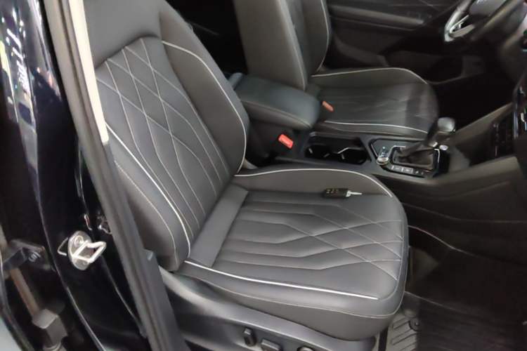 Used Volkswagen Tiguan L 2022 330TSI Automatic Two-Wheel Drive R-Line Enhanced Edition Right Front Seat