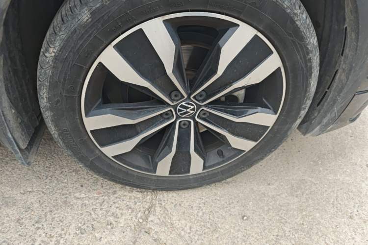 Used Volkswagen Tiguan L 2022 330TSI Automatic Two-Wheel Drive R-Line Enhanced Edition Right Front Wheel Hub