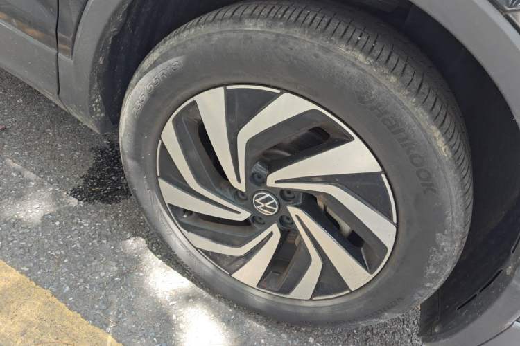 Used Volkswagen Tiguan L 2022 330TSI Automatic Two-Wheel Drive Smart Edition Right Front Wheel Hub