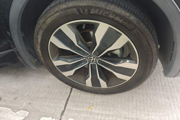 Used Volkswagen Tiguan L 2022 330TSI Automatic Two-Wheel Drive R-Line Flagship Edition Right Front Wheel Hub