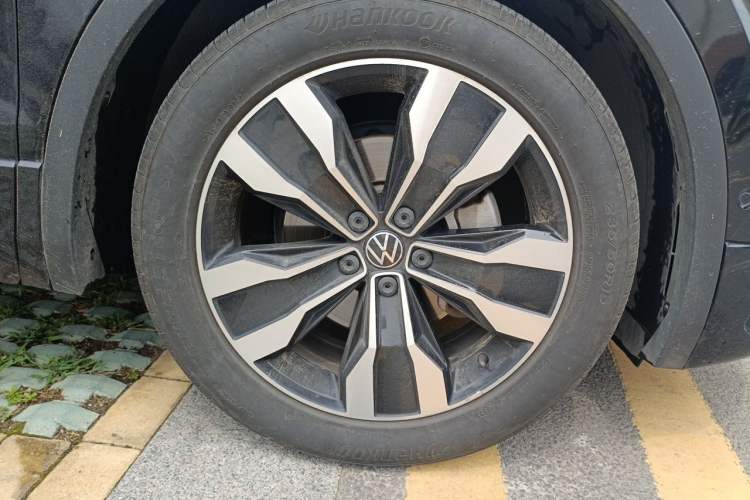 Used Volkswagen Tiguan L 2022 330TSI Automatic Two-Wheel Drive R-Line Enhanced Edition Right Front Wheel Hub