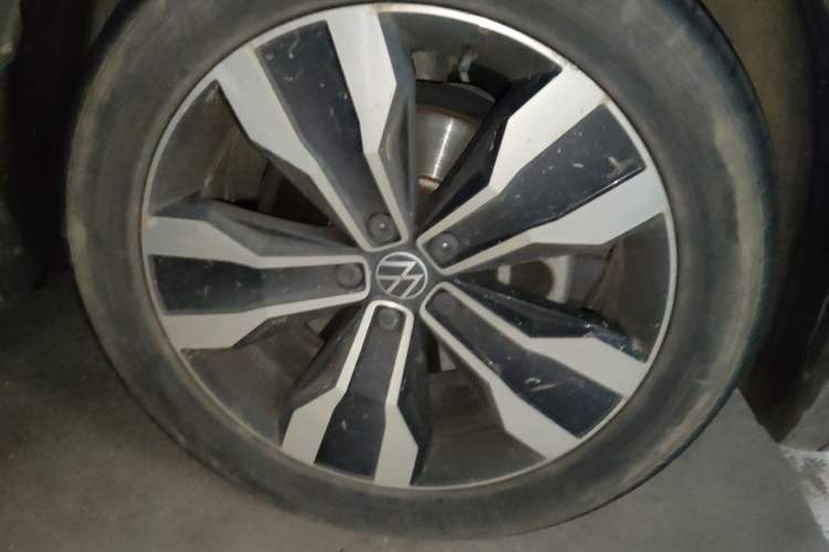 Used Volkswagen Tiguan L 2022 330TSI Automatic Two-Wheel Drive R-Line Enhanced Edition Right Front Wheel Hub