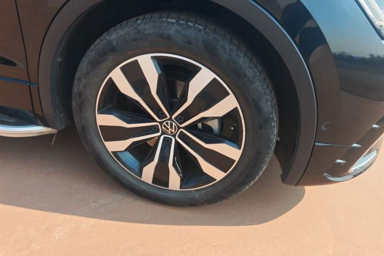 Used Volkswagen Tiguan L 2022 330TSI Automatic Two-Wheel Drive R-Line Flagship Edition Right Front Wheel Hub