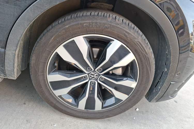 Used Volkswagen Tiguan L 2022 330TSI Automatic Two-Wheel Drive R-Line Enhanced Edition Right Front Wheel Hub