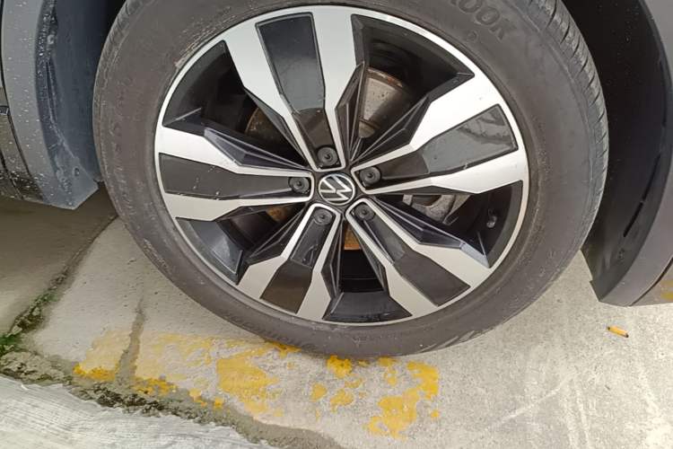 Used Volkswagen Tiguan L 2022 330TSI Automatic Two-Wheel Drive R-Line Enhanced Edition Right Front Wheel Hub