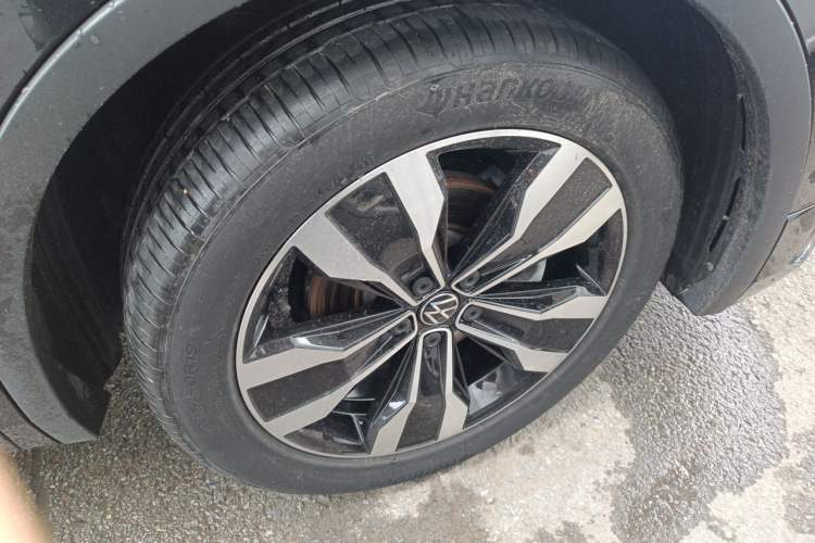 Used Volkswagen Tiguan L 2022 380TSI Automatic All-Wheel Drive R-Line Enhanced Comfort 7-Seater Right Front Wheel Hub