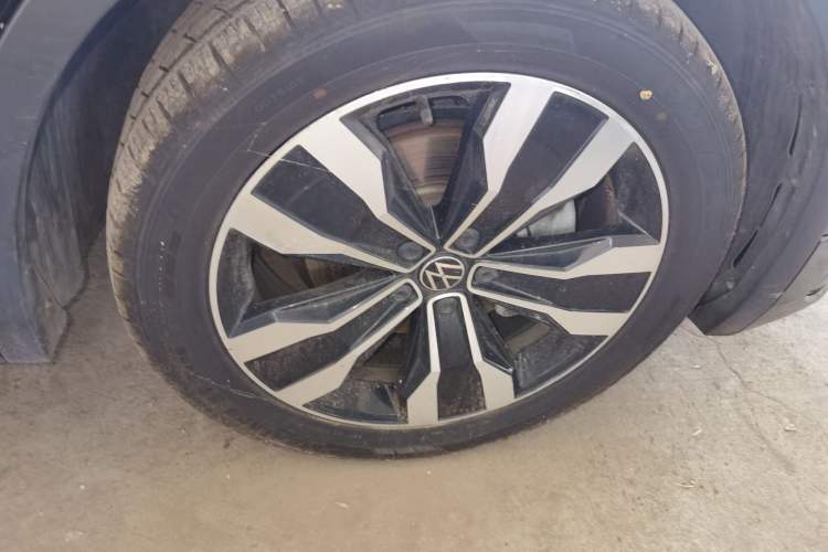 Used Volkswagen Tiguan L 2022 330TSI Automatic Two-Wheel Drive R-Line Enhanced Edition Right Front Wheel Hub