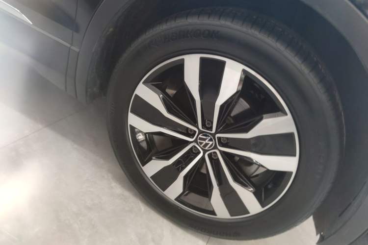 Used Volkswagen Tiguan L 2022 330TSI Automatic Two-Wheel Drive R-Line Enhanced Edition Right Front Wheel Hub
