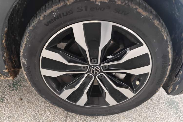 Used Volkswagen Tiguan L 2022 330TSI Automatic Two-Wheel Drive R-Line Enhanced Edition Right Front Wheel Hub