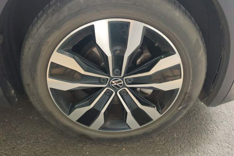 Used Volkswagen Tiguan L 2022 330TSI Automatic Two-Wheel Drive R-Line Enhanced Edition Right Front Wheel Hub