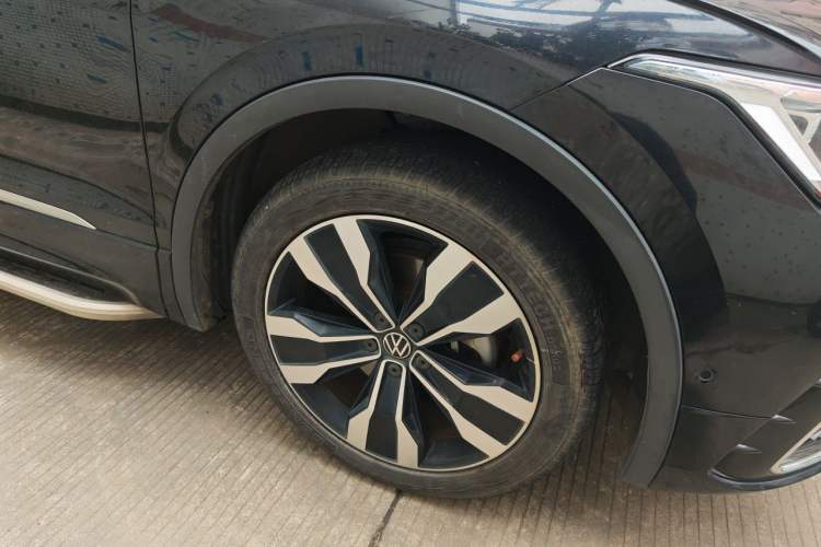 Used Volkswagen Tiguan L 2022 330TSI Automatic Two-Wheel Drive R-Line Enhanced Edition Right Front Wheel Hub