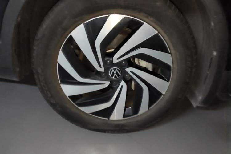 Used Volkswagen Tiguan L 2022 330TSI Automatic Two-Wheel Drive Smart Edition Right Front Wheel Hub