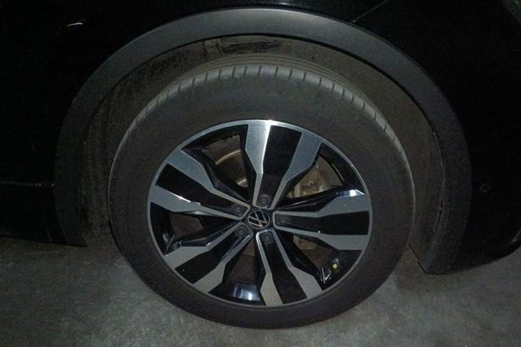Used Volkswagen Tiguan L 2022 330TSI Automatic Two-Wheel Drive R-Line Enhanced Edition Right Front Wheel Hub