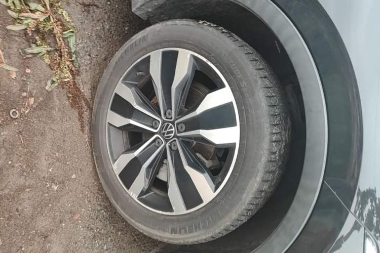 Used Volkswagen Tiguan L 2022 330TSI Automatic Two-Wheel Drive R-Line Enhanced Edition Right Front Wheel Hub