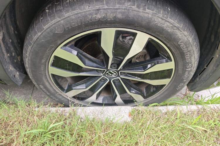 Used Volkswagen Tiguan L 2022 330TSI Automatic Two-Wheel Drive R-Line Enhanced Edition Right Front Wheel Hub