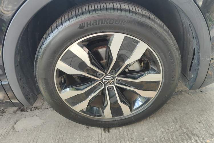 Used Volkswagen Tiguan L 2022 330TSI Automatic Two-Wheel Drive R-Line Flagship Edition Right Front Wheel Hub